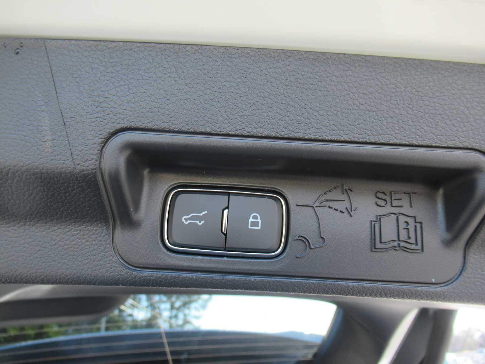 2026 Ford Explorer Tremor - Photo 18