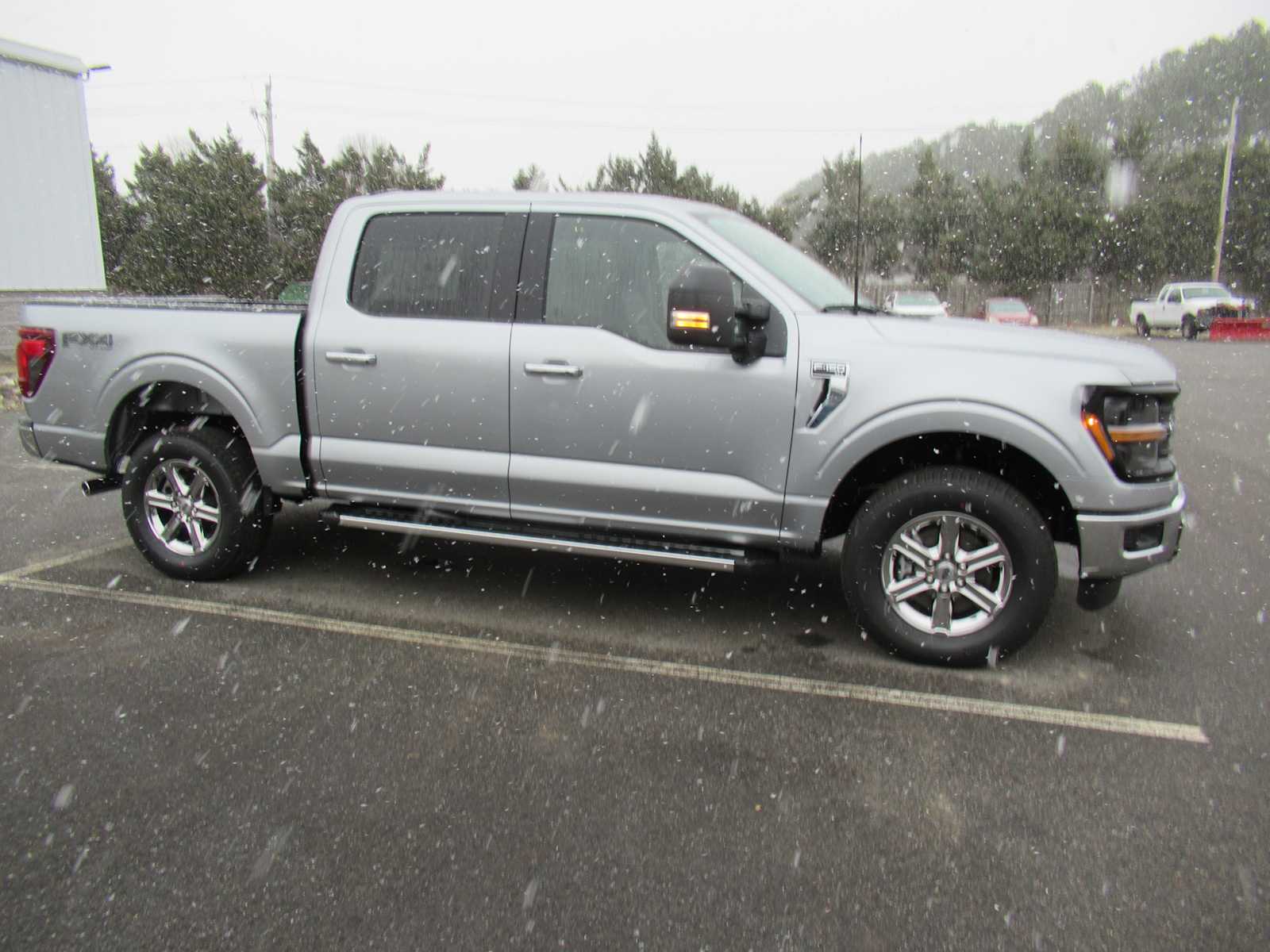 2025 Ford F-150 XLT photo 4