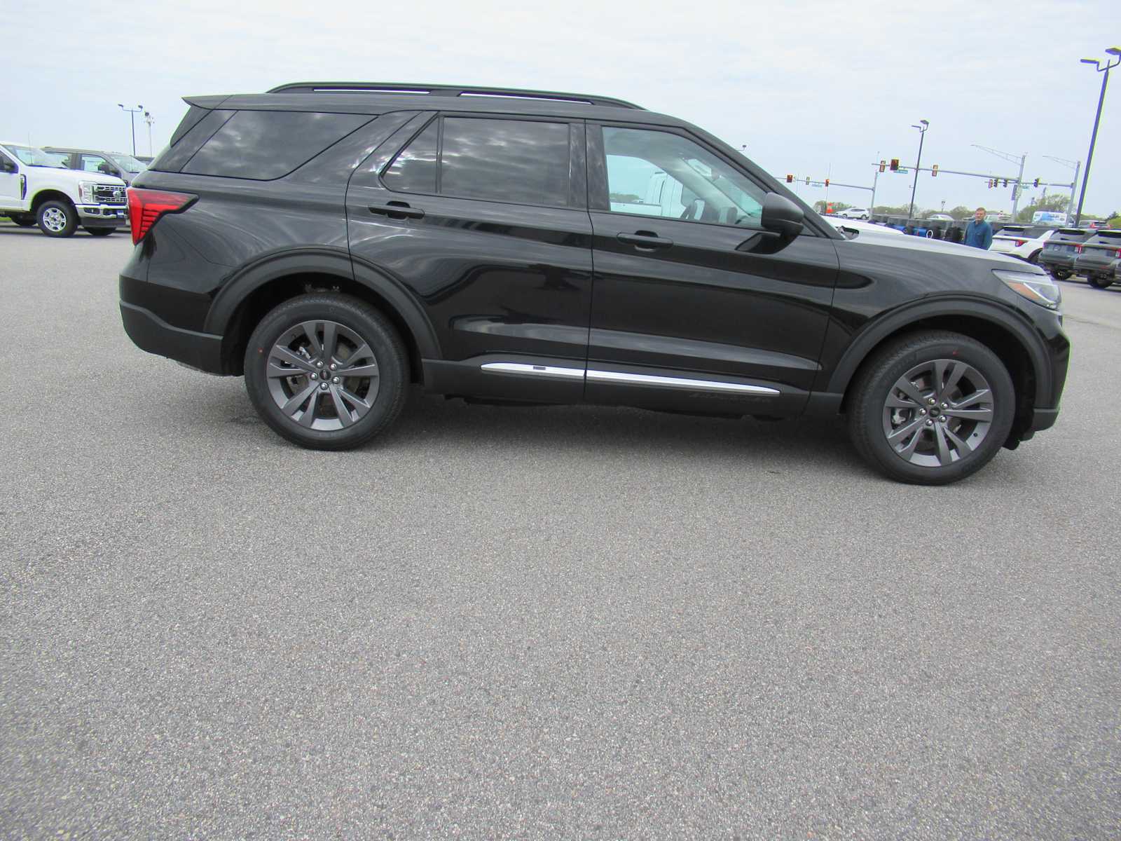 2025 Ford Explorer photo 4