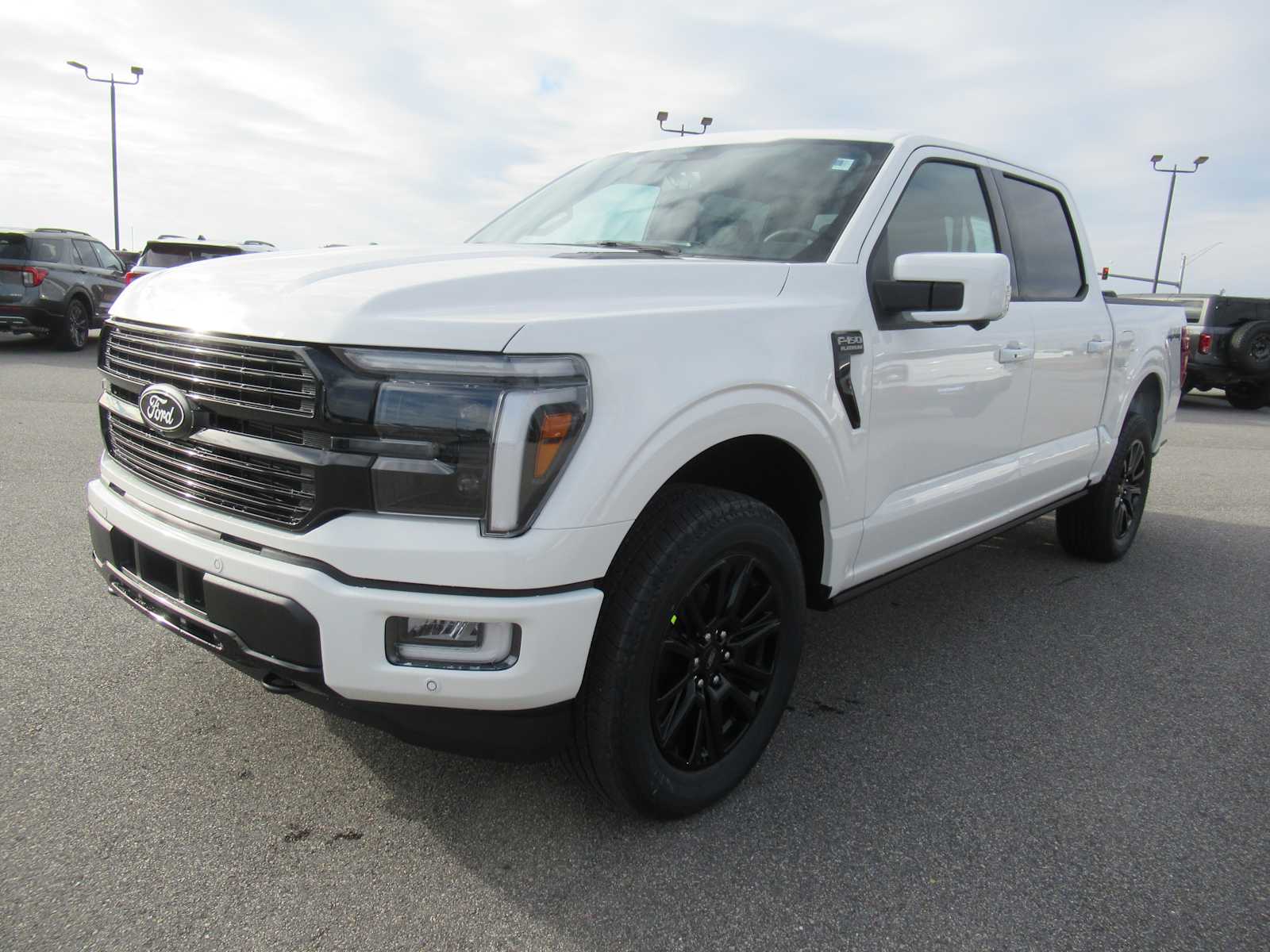 2025 Ford F-150 Platinum's photo