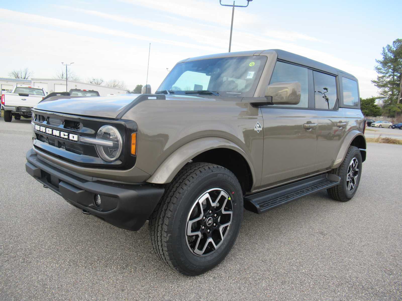 2025 Ford Bronco 4-Door Outer Banks's photo