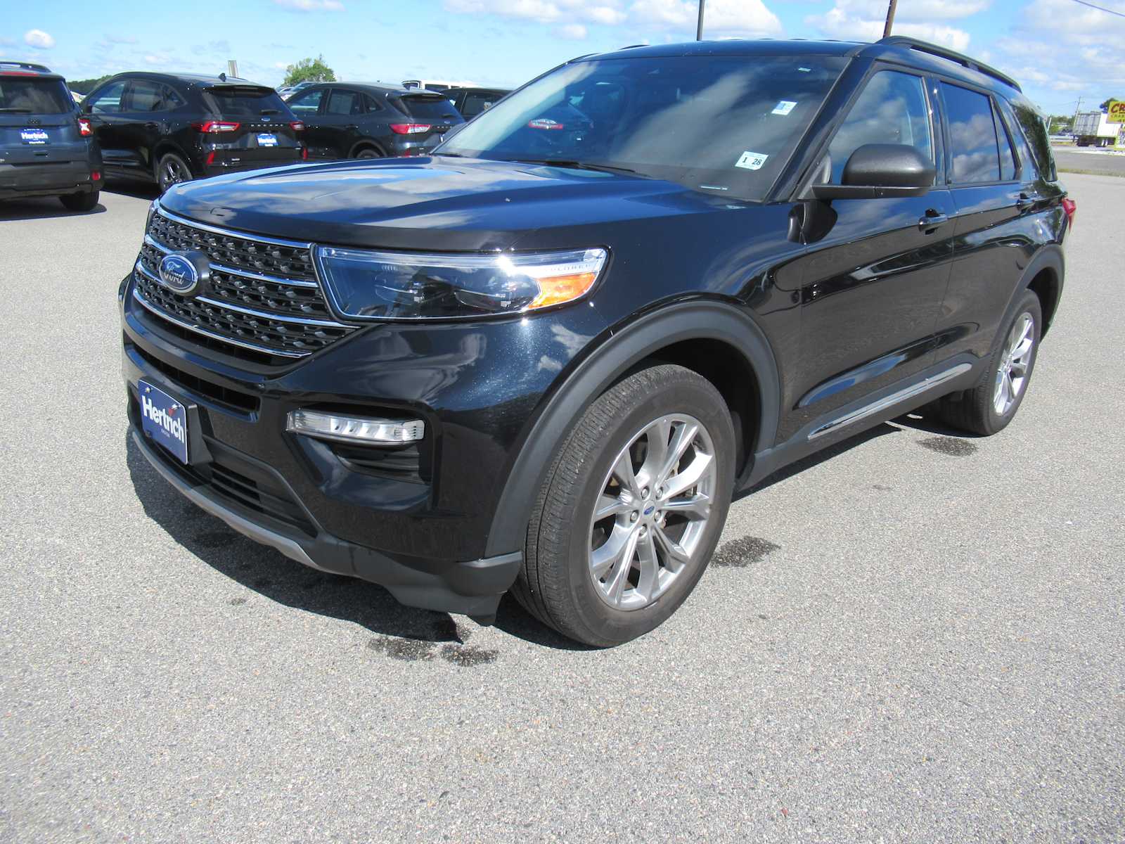 2022 Ford Explorer XLT 4WD's photo