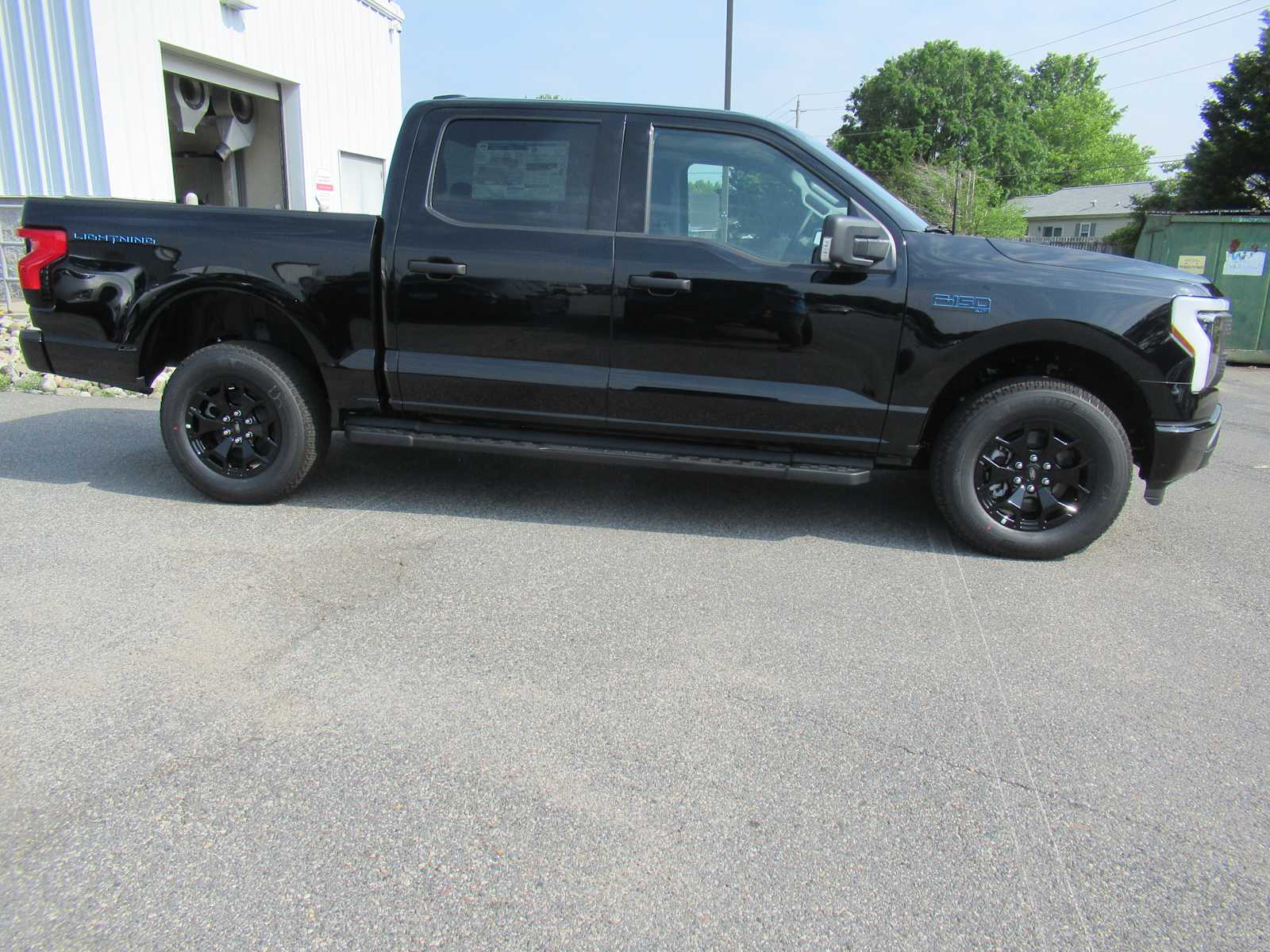2025 Ford F-150 Lightning XLT photo 4