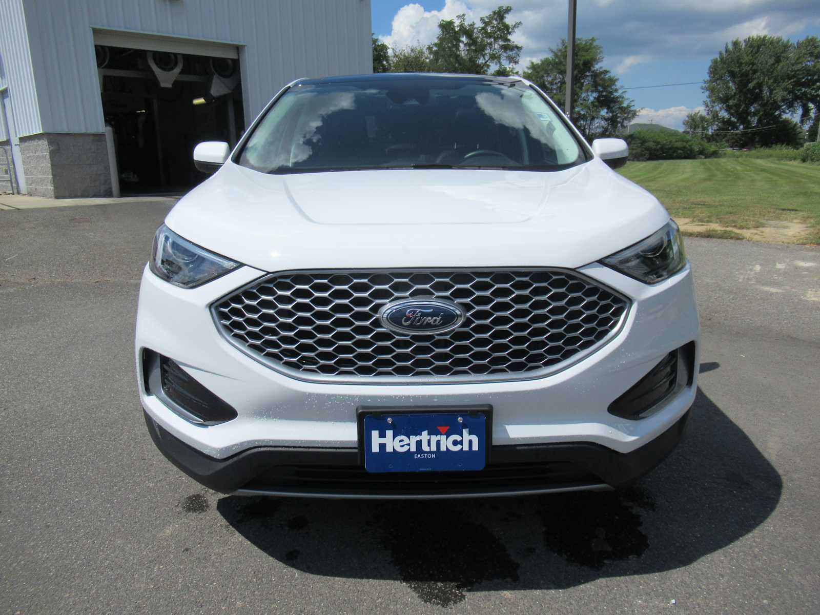 2024 Ford Edge SEL photo 2