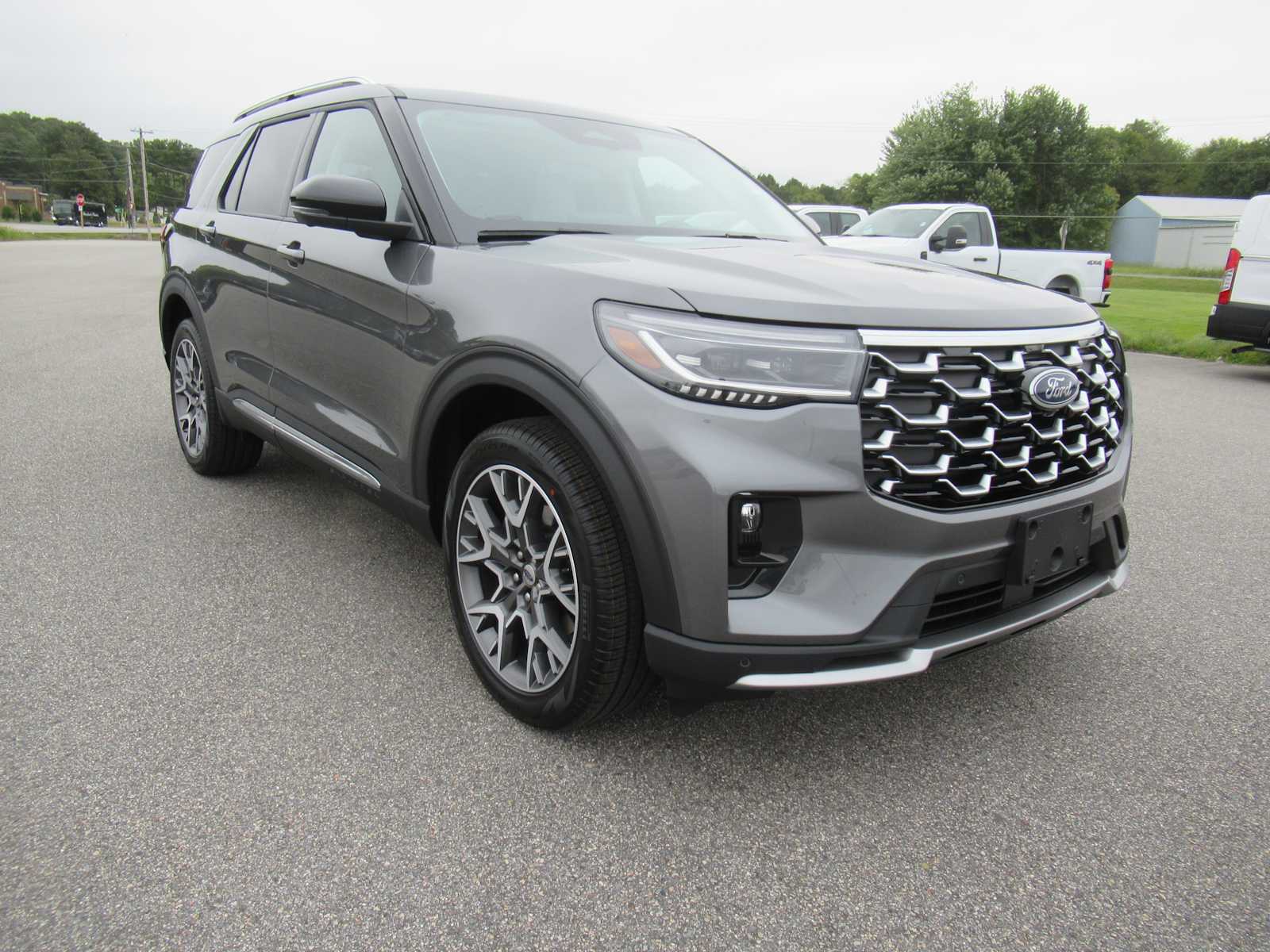 2025 Ford Explorer Platinum photo 2