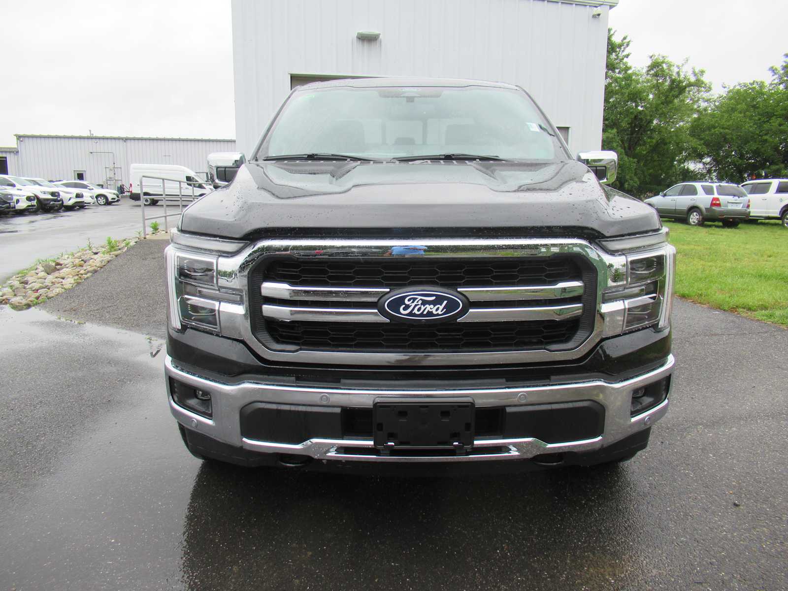 2025 Ford F-150 Lariat photo 2