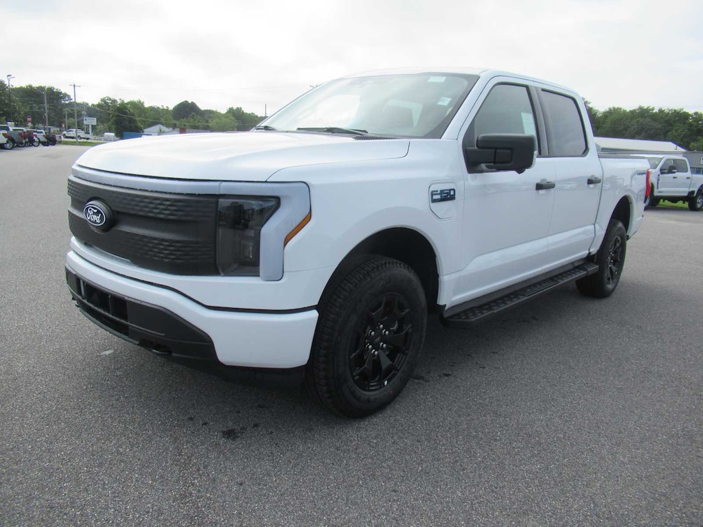 New 2025 Ford F-150 Lightning XLT 4WD Supercrew 5.5 Box Truck SuperCrew Cab