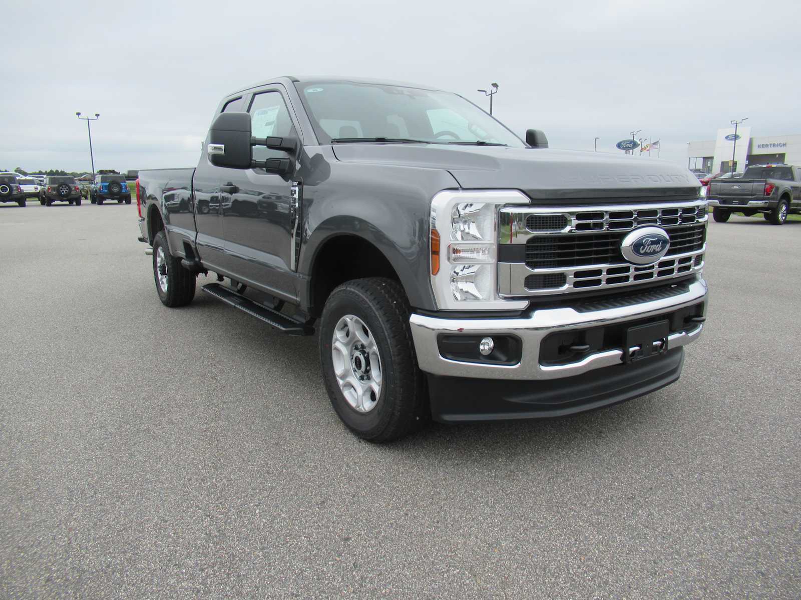 2026 Ford F-350 photo 3