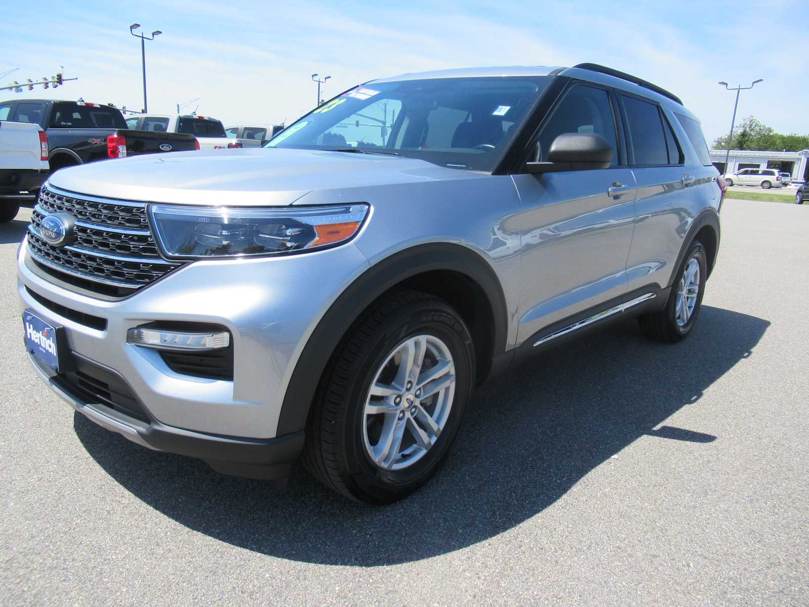 2023 Ford Explorer XLT 4WD's photo