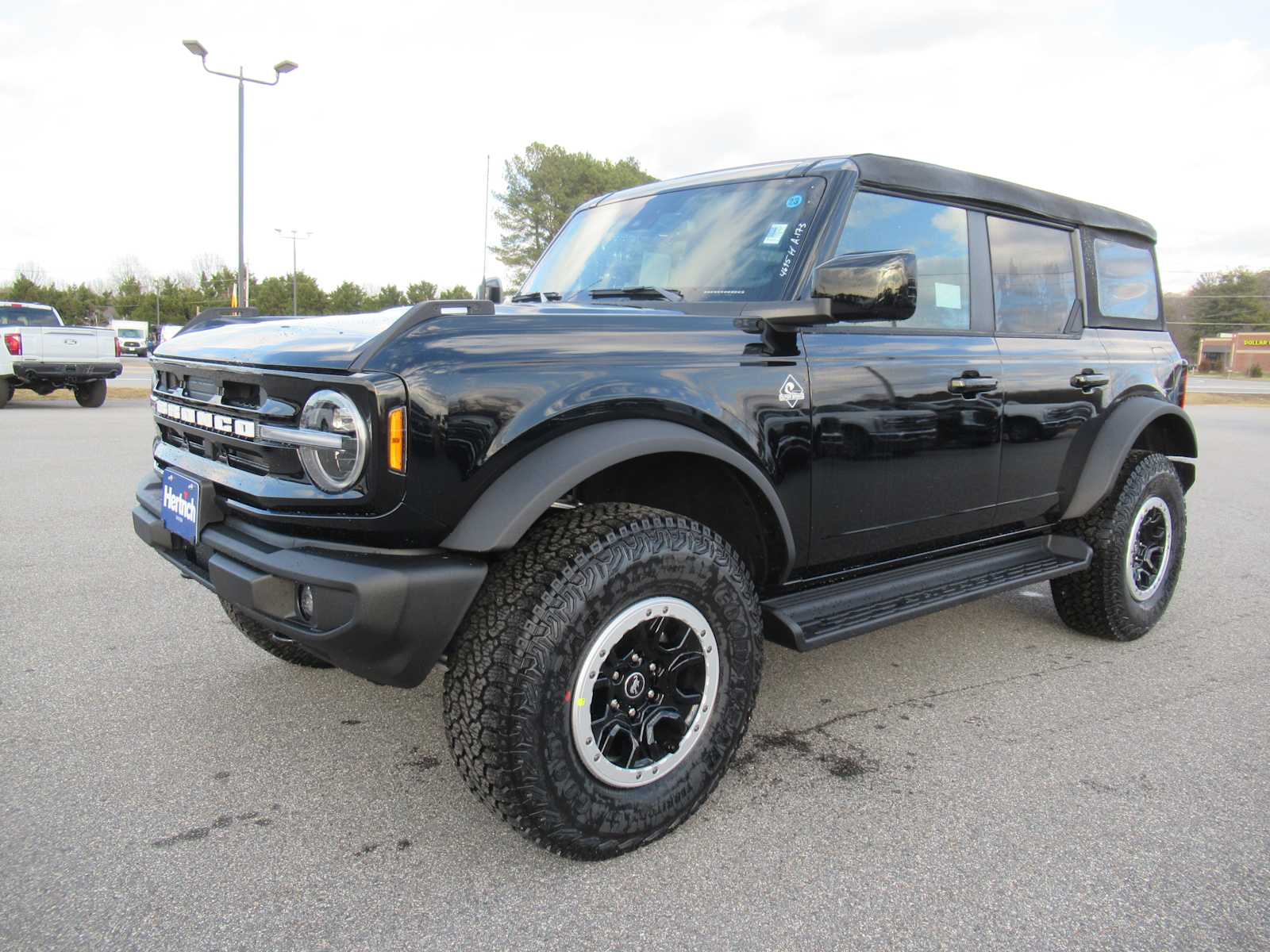 2025 Ford Bronco 4-Door Outer Banks's photo
