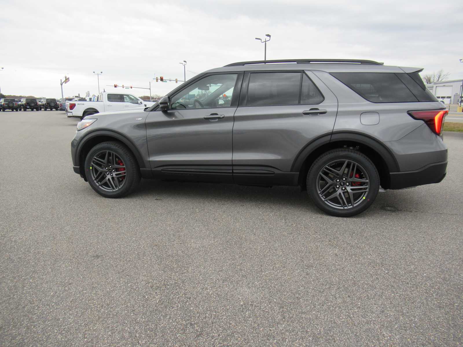 2026 Ford Explorer ST-Line - Photo 8