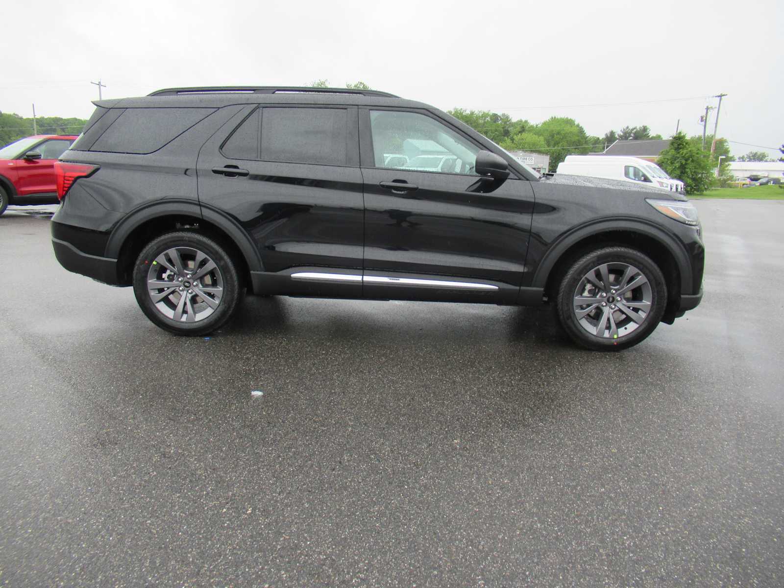 2025 Ford Explorer photo 4