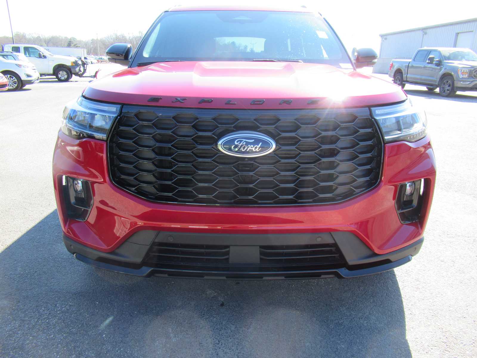 2025 Ford Explorer ST-Line photo 2