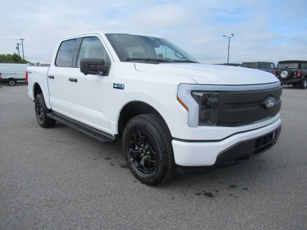 New 2025 Ford F-150 Lightning XLT 4WD Supercrew 5.5 Box Truck SuperCrew Cab