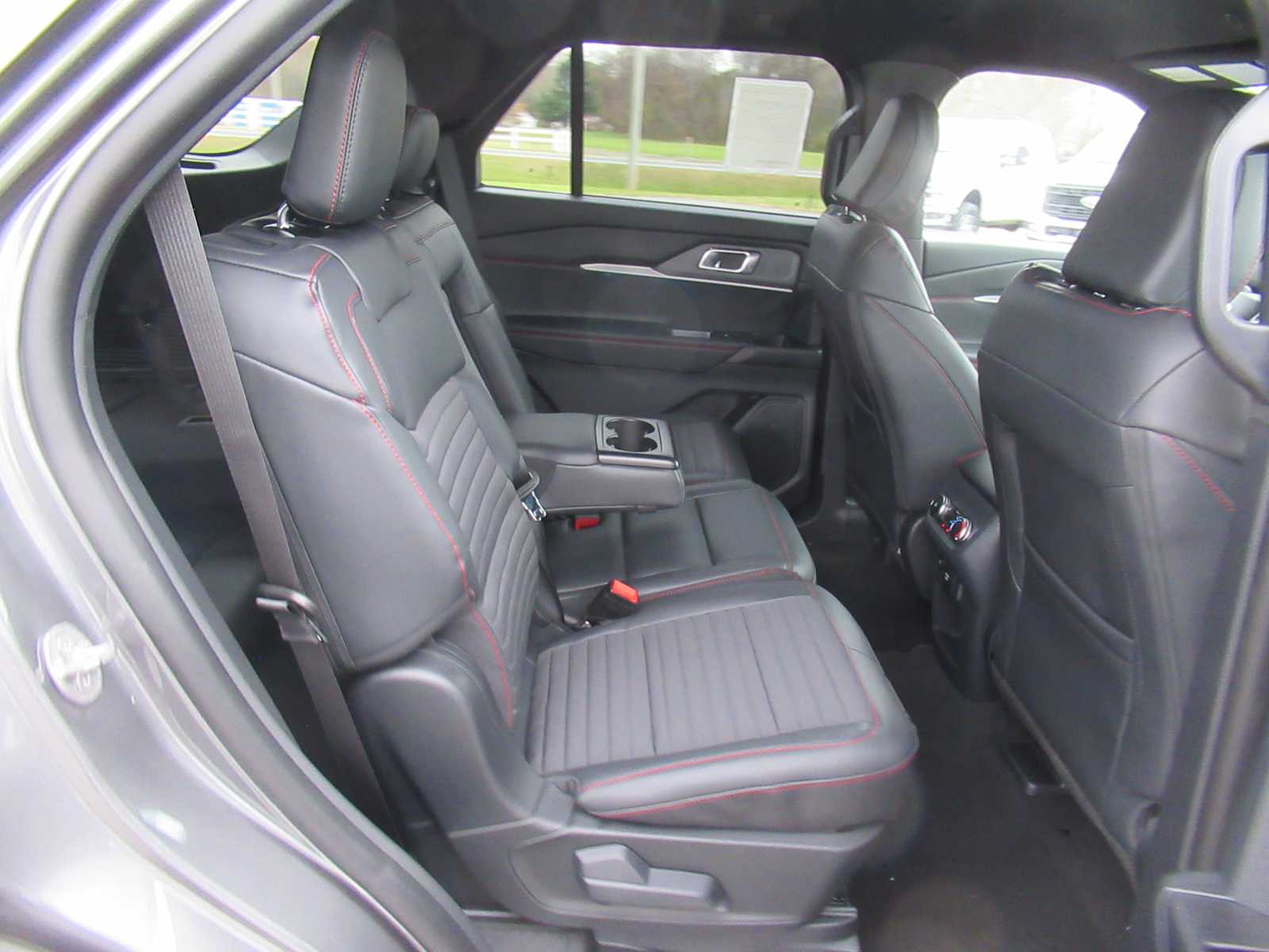 2026 Ford Explorer ST-Line - Photo 19