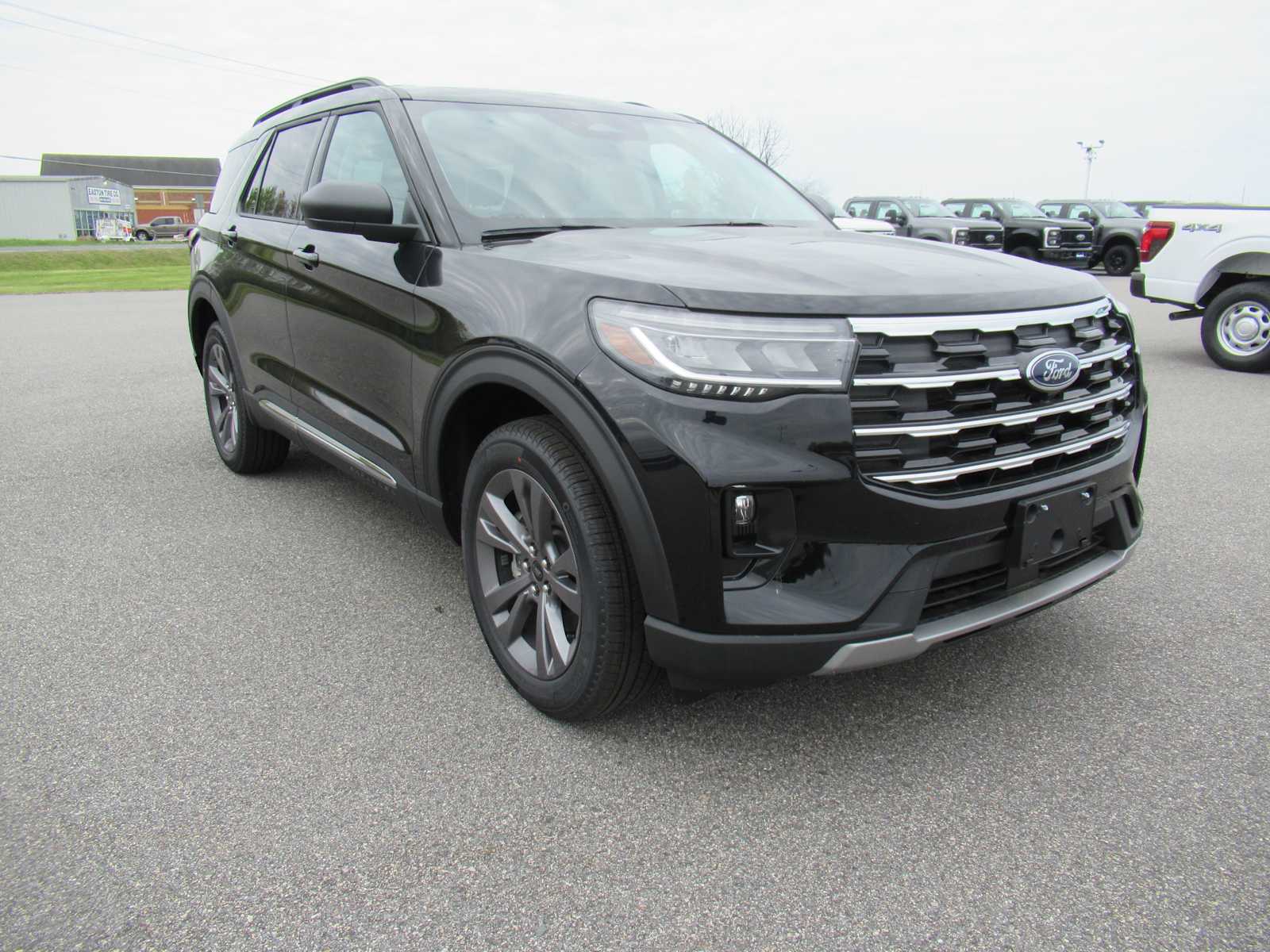 2025 Ford Explorer photo 3