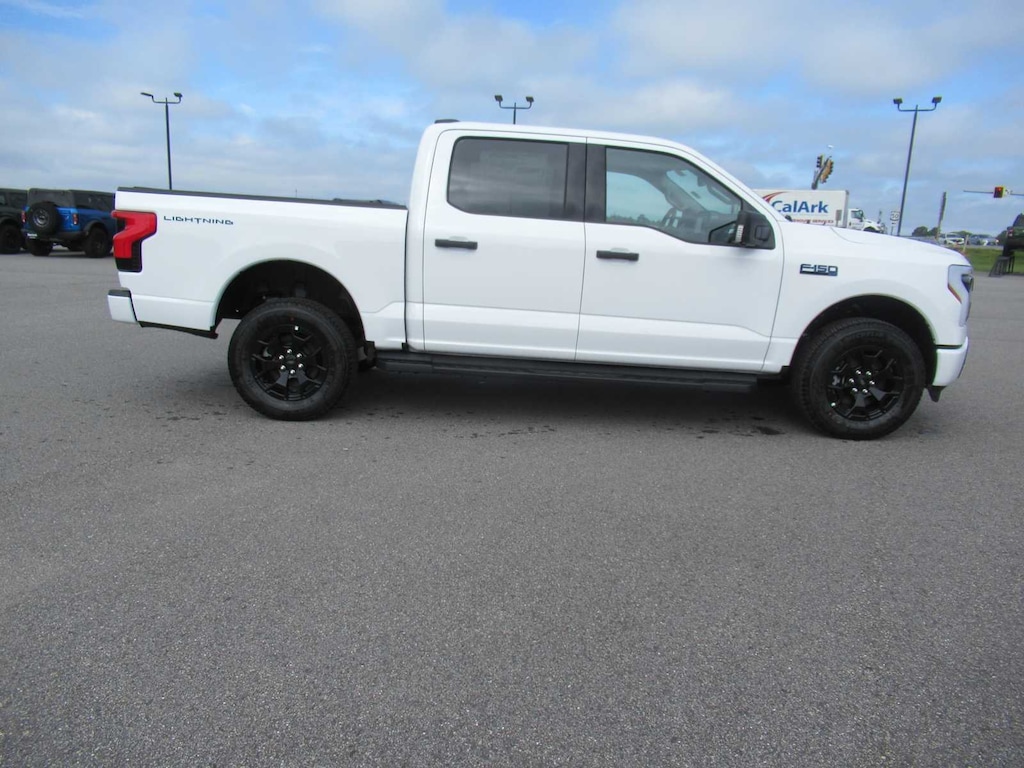 New 2025 Ford F-150 Lightning XLT 4WD Supercrew 5.5 Box Truck SuperCrew Cab