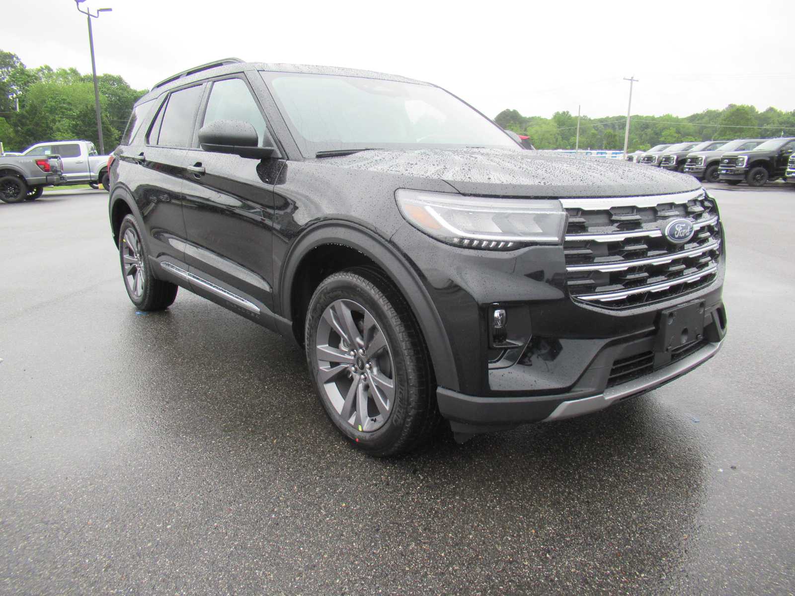 2025 Ford Explorer photo 3