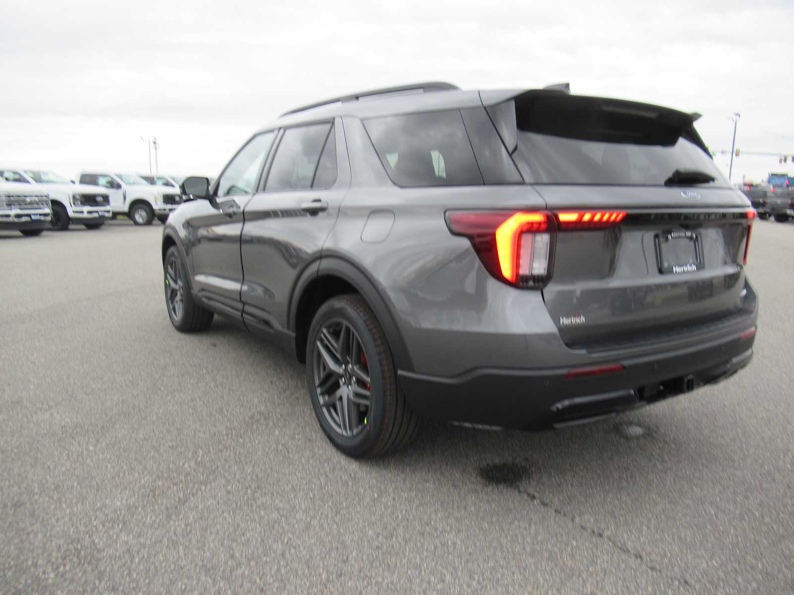 2026 Ford Explorer ST-Line - Photo 7