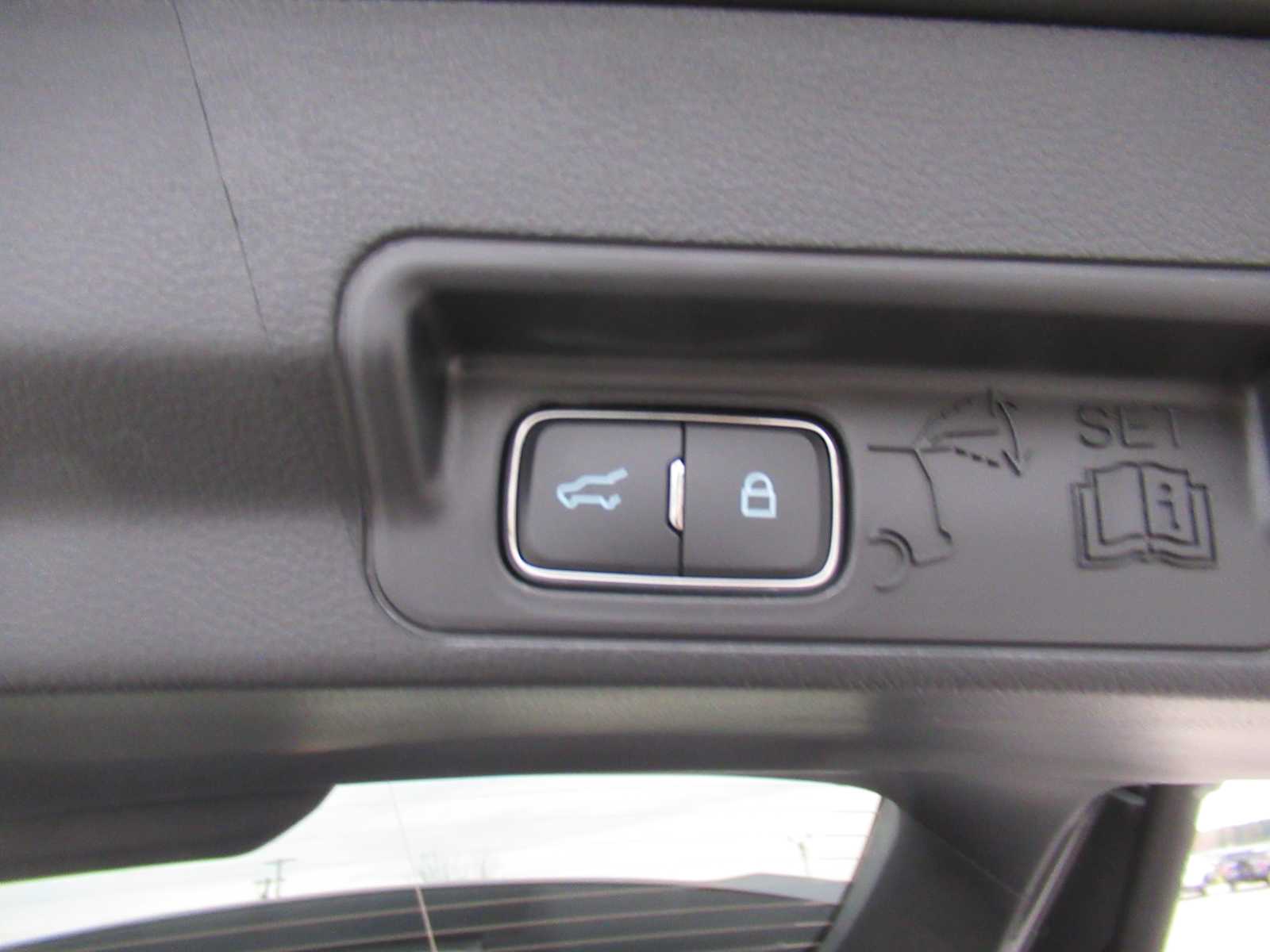 2026 Ford Explorer ST-Line - Photo 17
