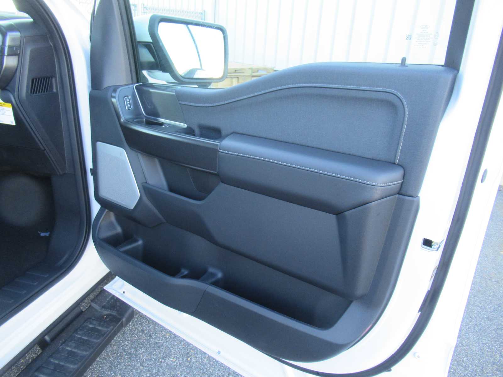 2025 Ford F-150 Lariat - Photo 13