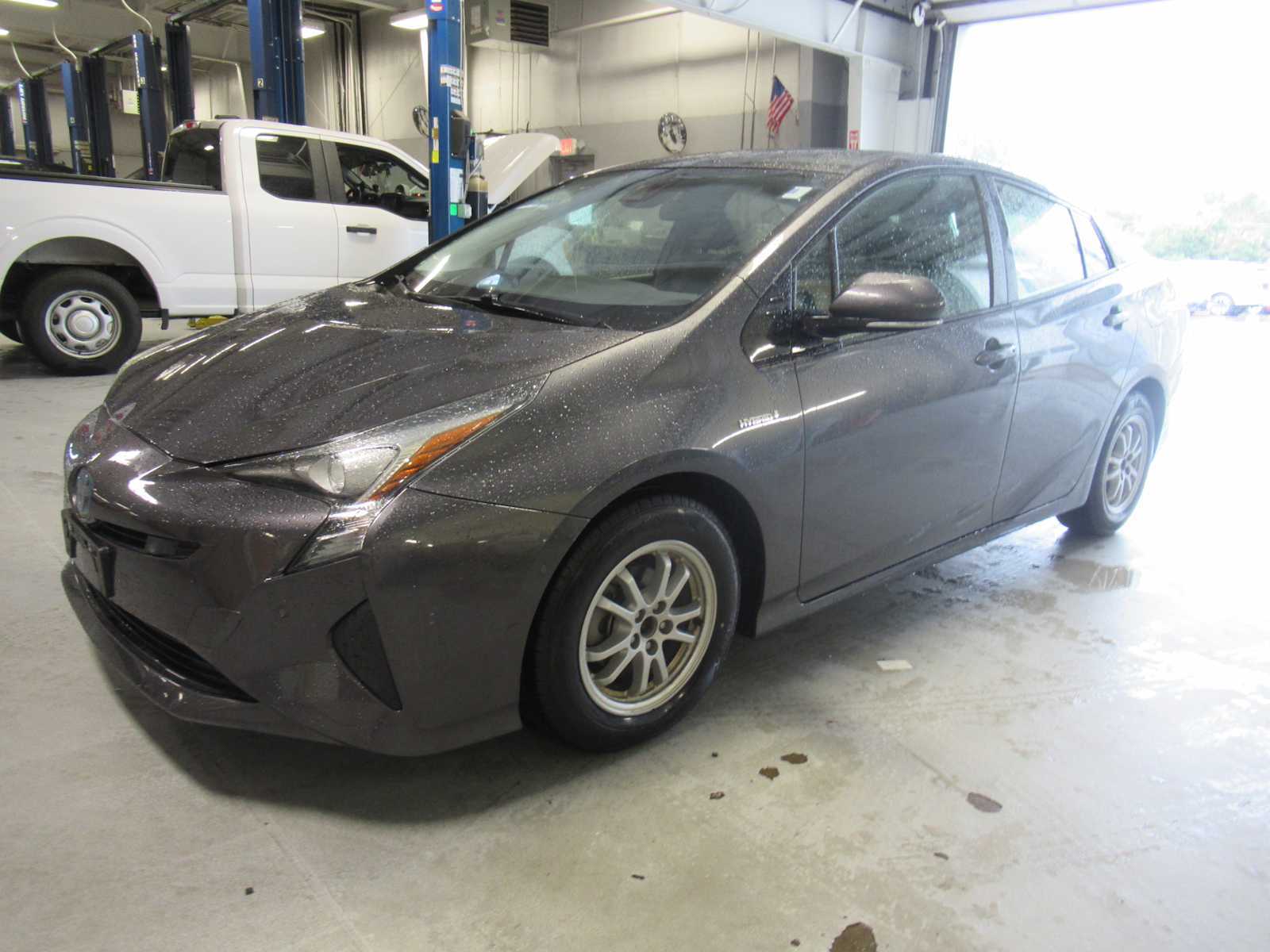 2017 Toyota Prius Two's photo