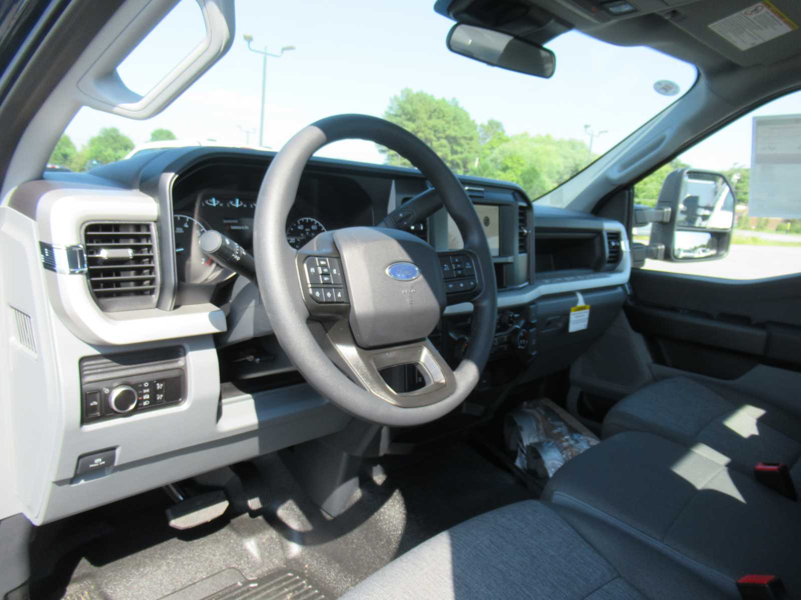 2026 Ford F-350 Super Duty XL - Photo 16