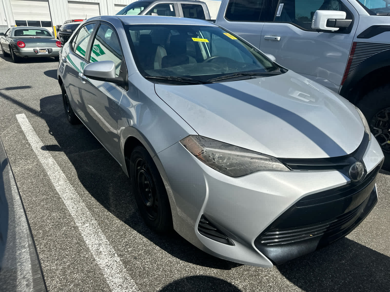 2019 Toyota Corolla LE photo 2