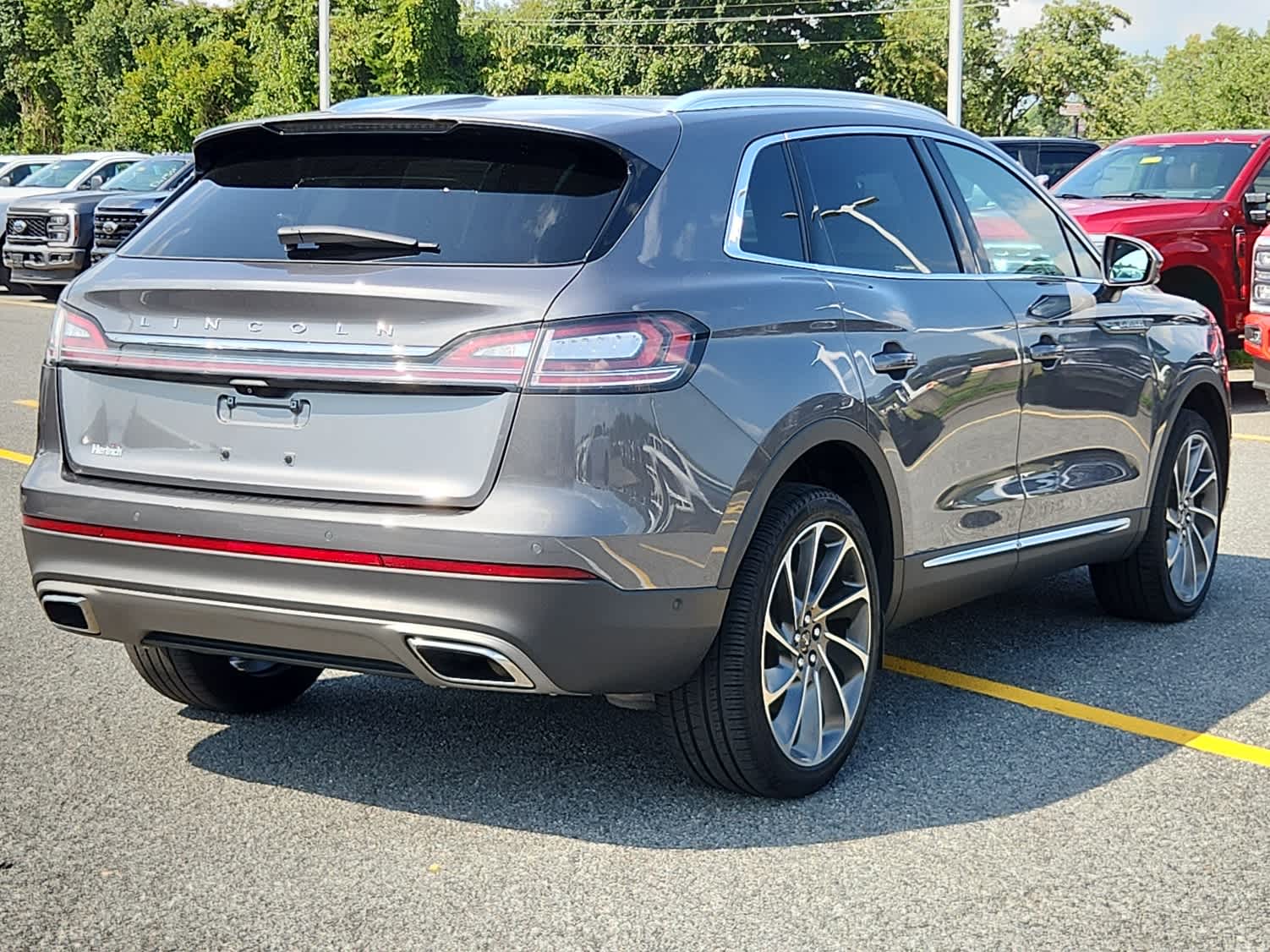 2022 Lincoln Nautilus Reserve photo 3