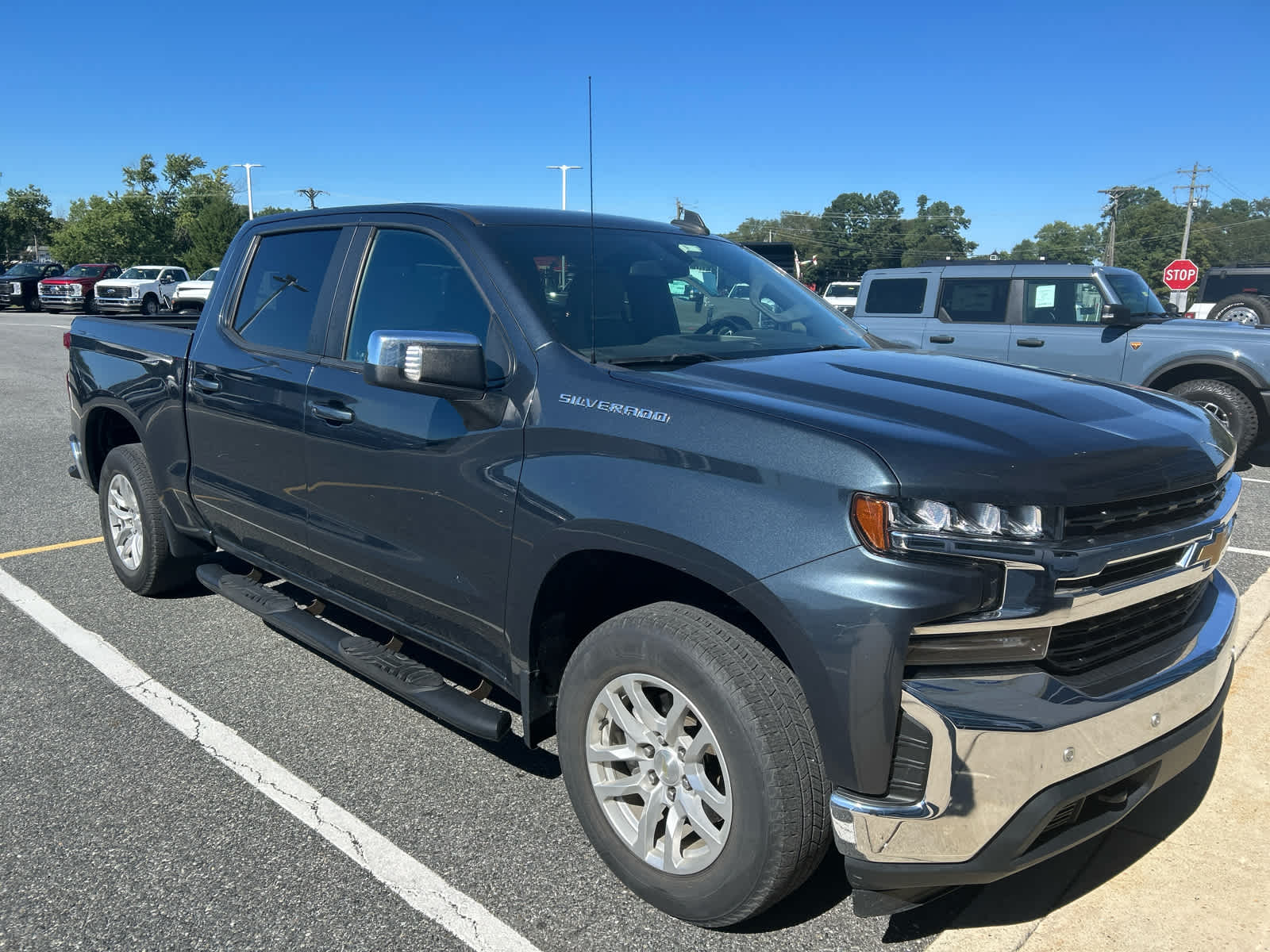 2020 Chevrolet Silverado 1500 LT photo 2