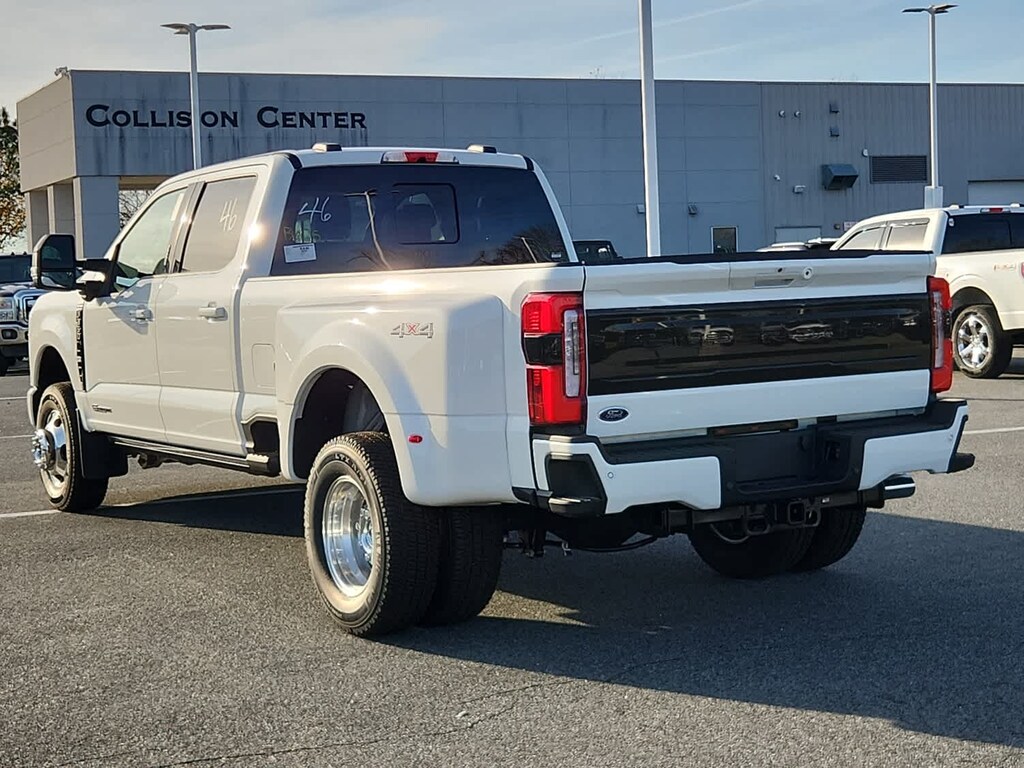 New 2026 Ford Super Duty F-350 DRW Platinum 4WD Crew Cab 8 Box 4WD Crew Cab 8 Box