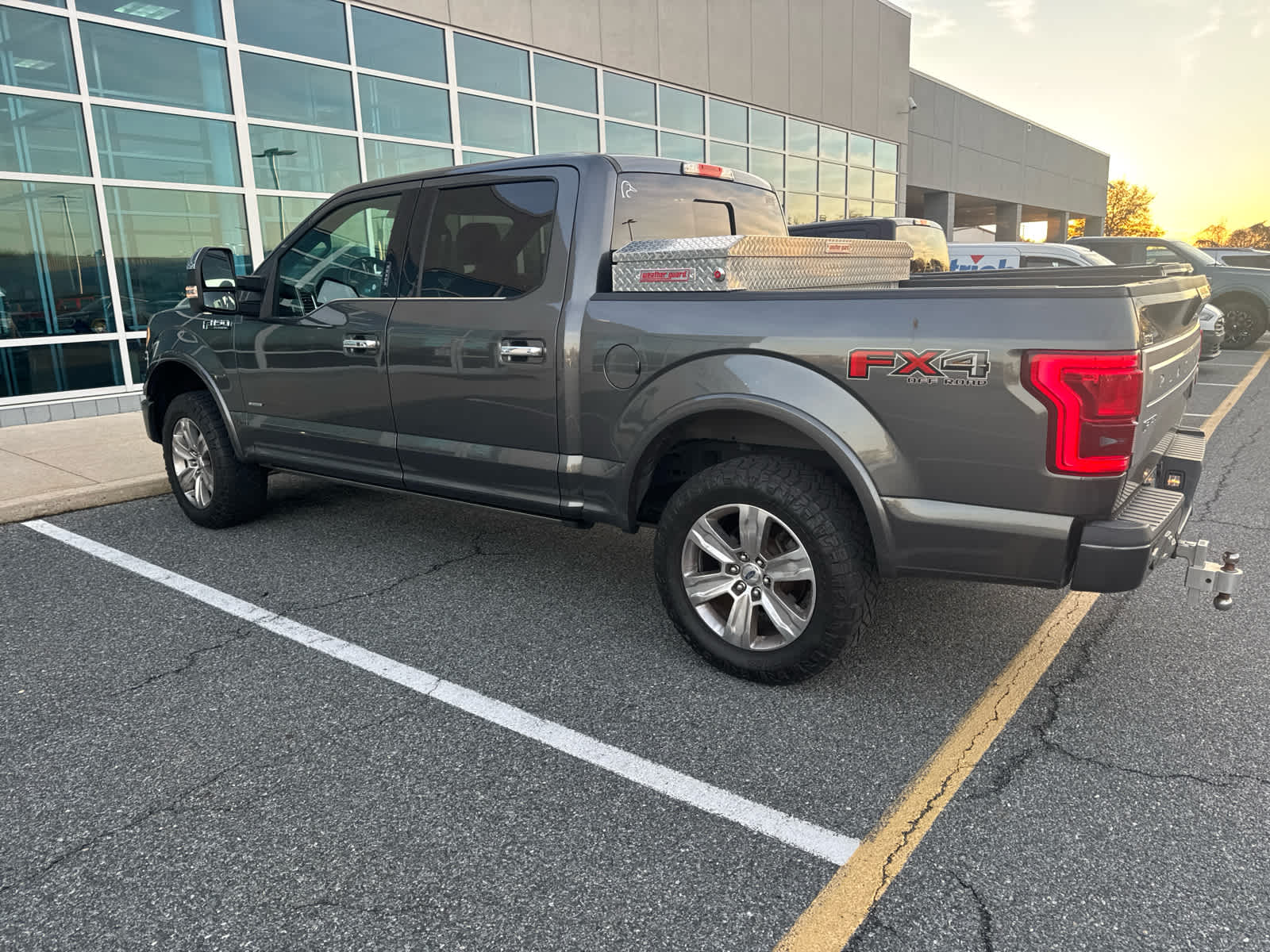 2015 Ford F-150 Platinum photo 4