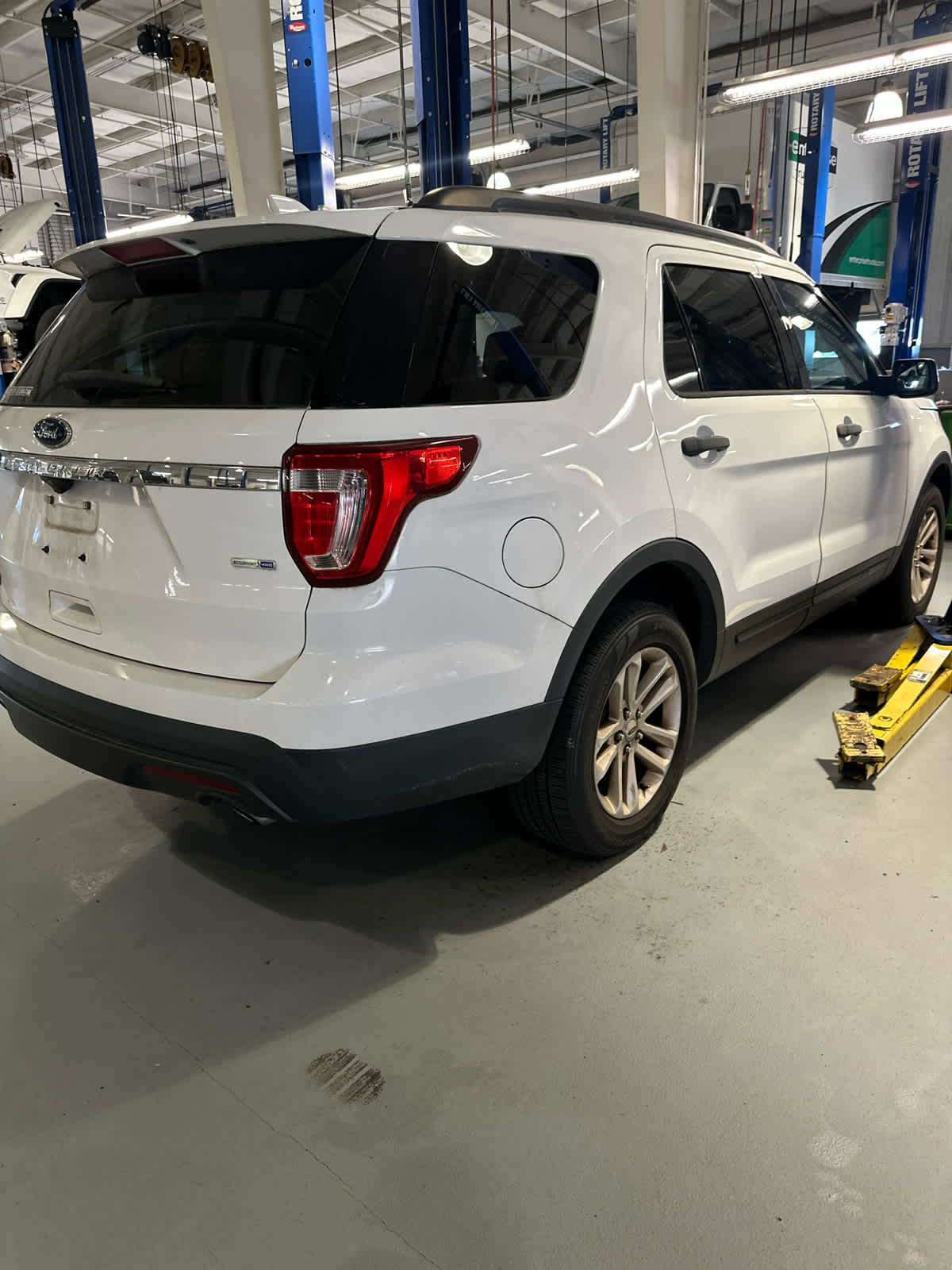 2017 Ford Explorer Base photo 2