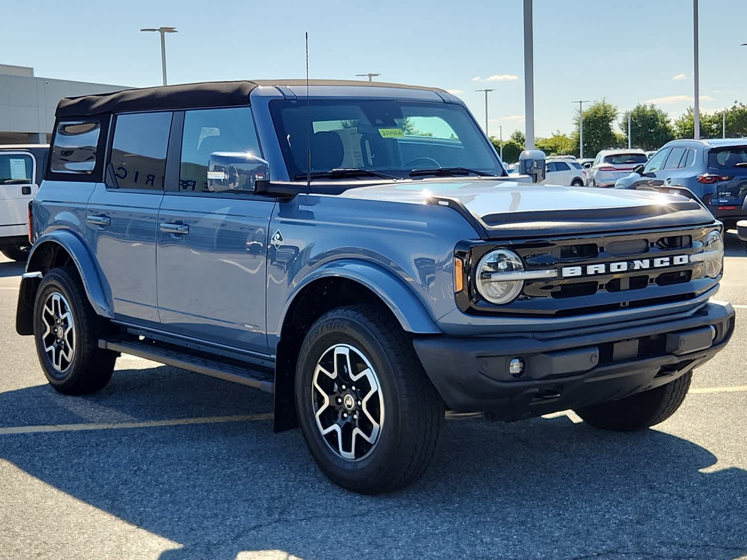 2023 Ford Bronco Outer Banks photo 2