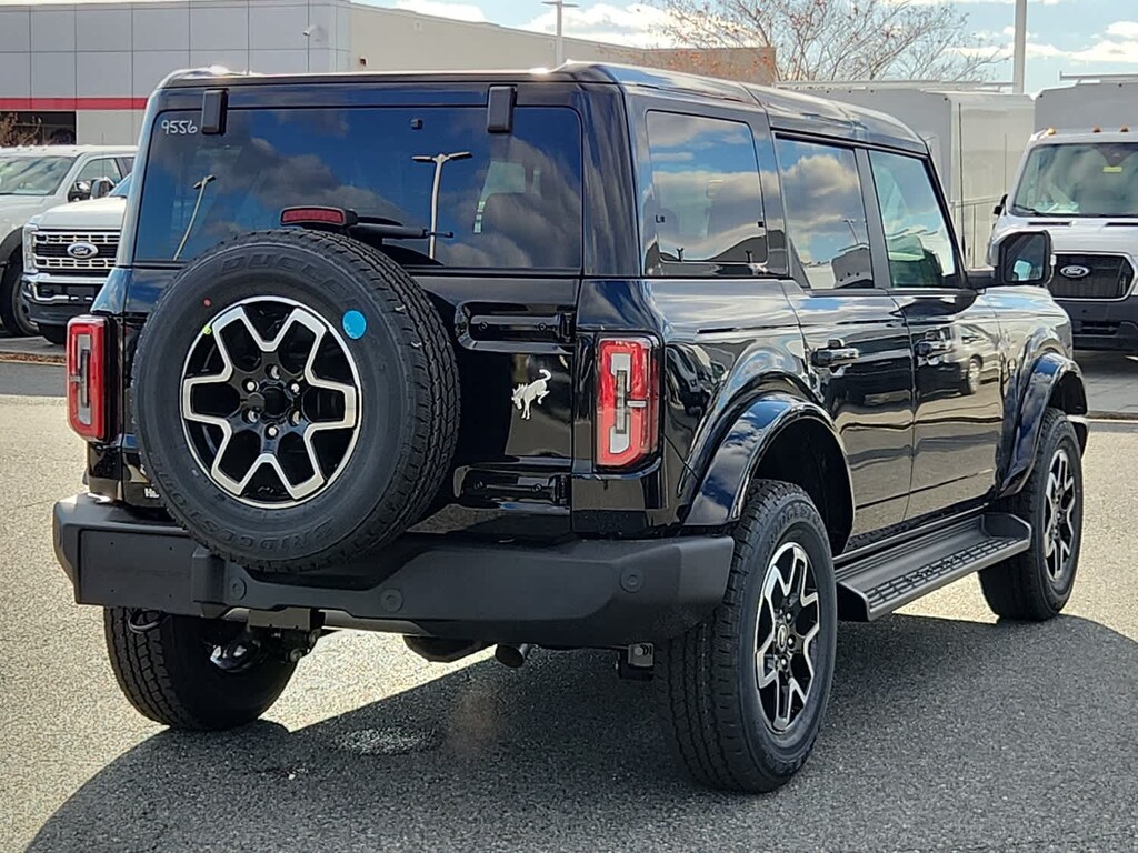 New 2025 Ford Bronco Outer Banks 4x4
