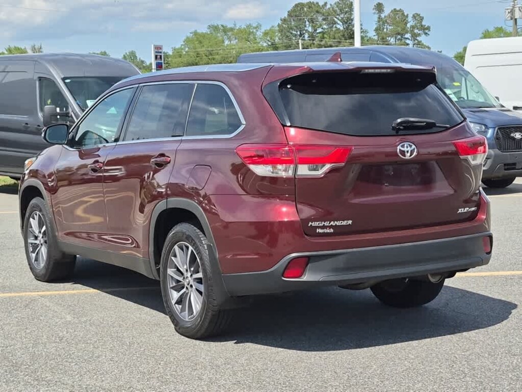 Used 2019 Toyota Highlander XLE V6 SUV