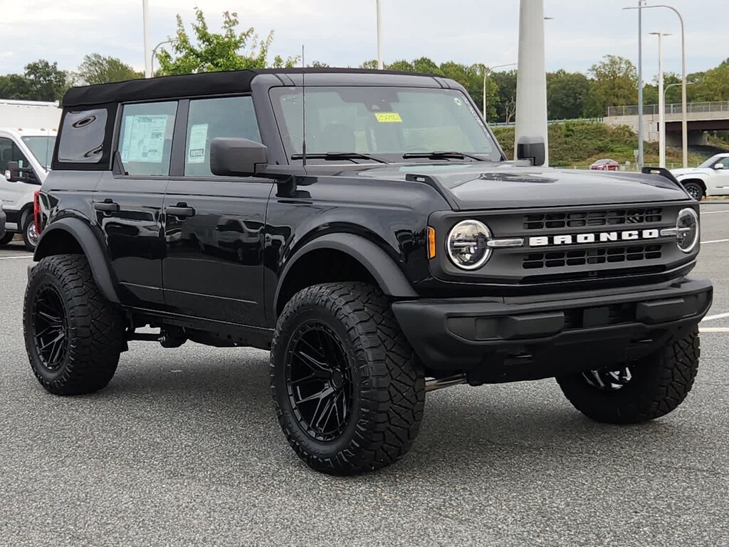 New 2025 Ford Bronco Base 4x4