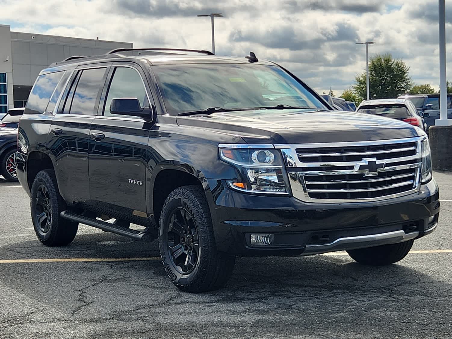 2018 Chevrolet Tahoe LT photo 2