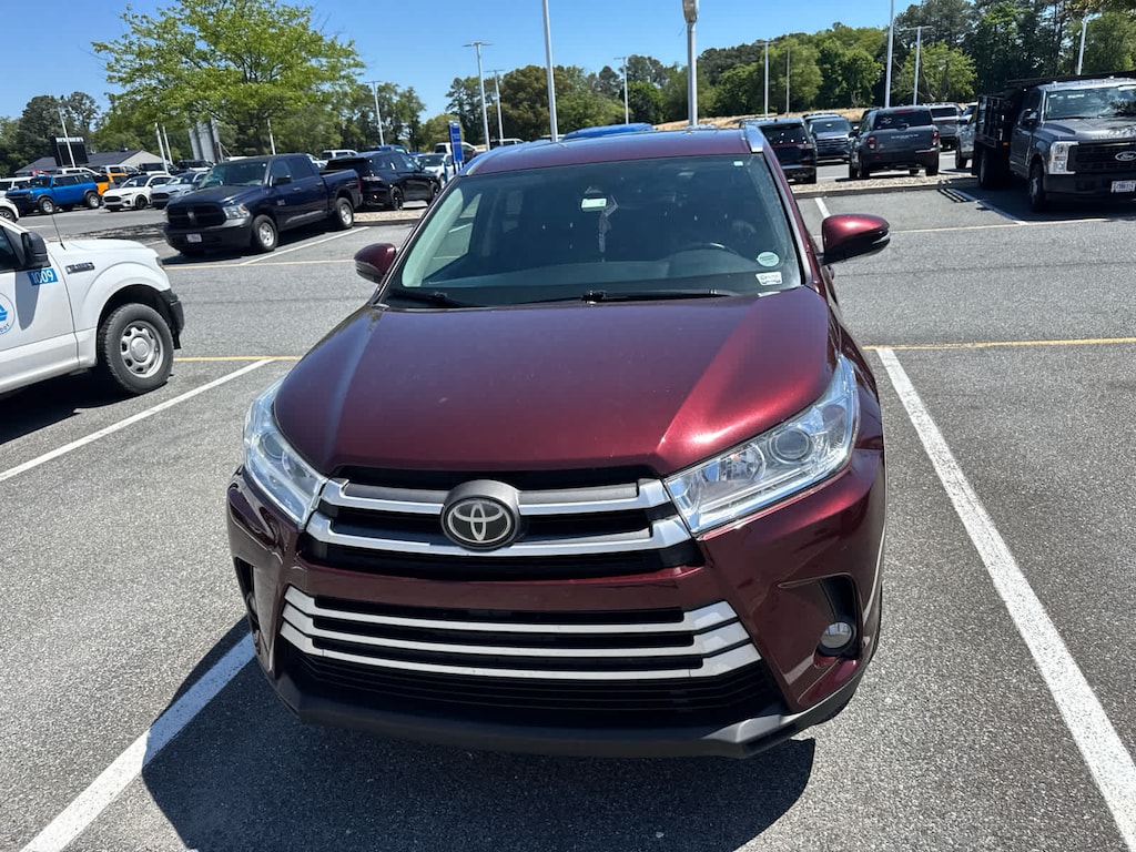 Used 2019 Toyota Highlander XLE V6 SUV