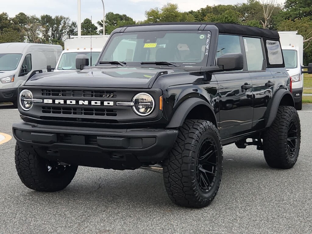 New 2025 Ford Bronco Base 4x4