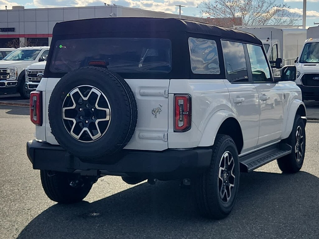 New 2025 Ford Bronco Outer Banks 4x4