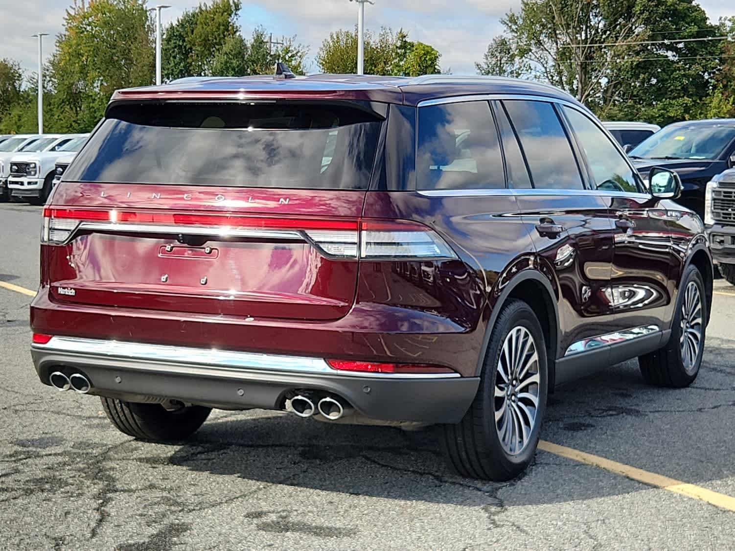 2022 Lincoln Aviator Standard photo 3