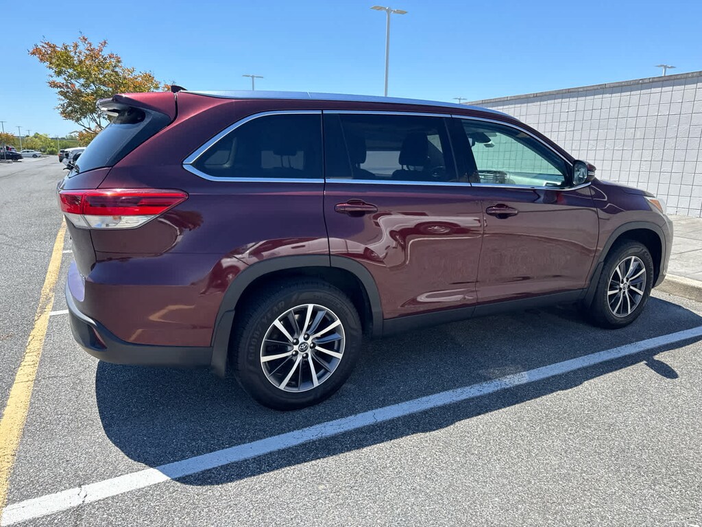 Used 2019 Toyota Highlander XLE V6 SUV
