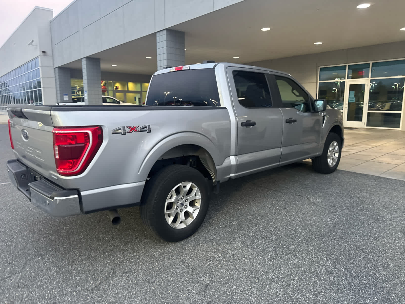2023 Ford F-150 XLT photo 3