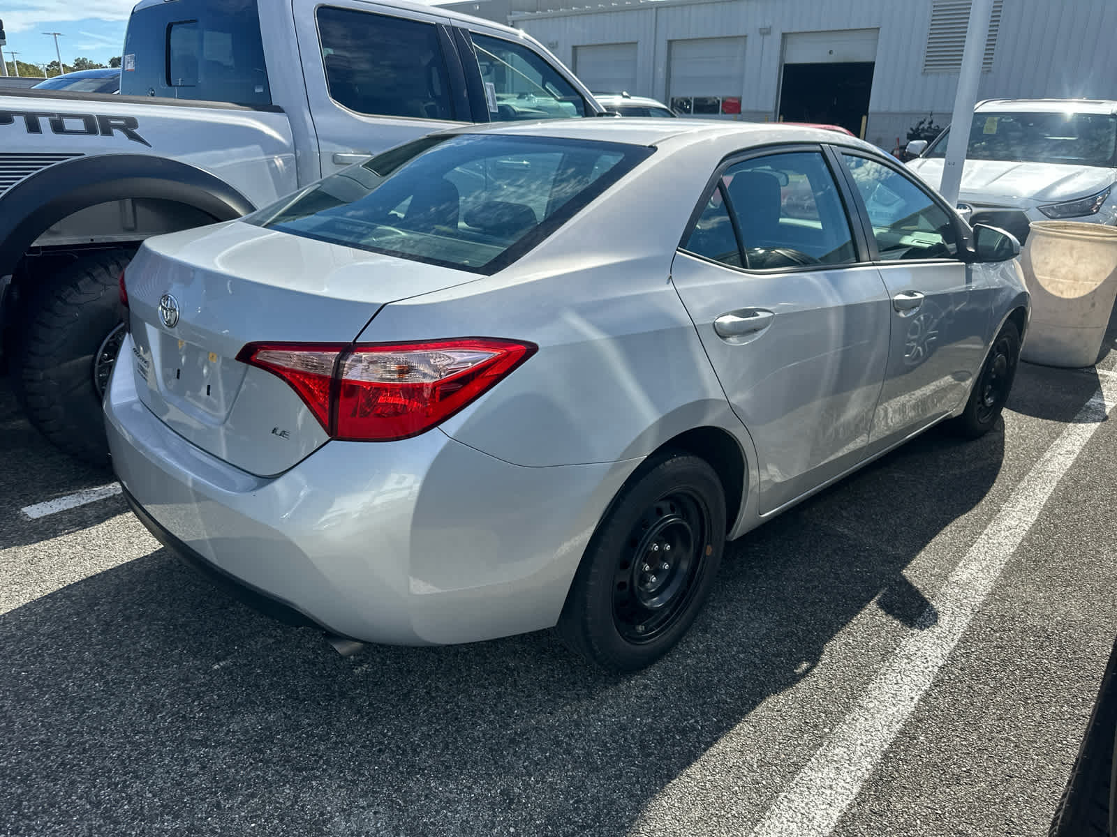 2019 Toyota Corolla LE photo 3