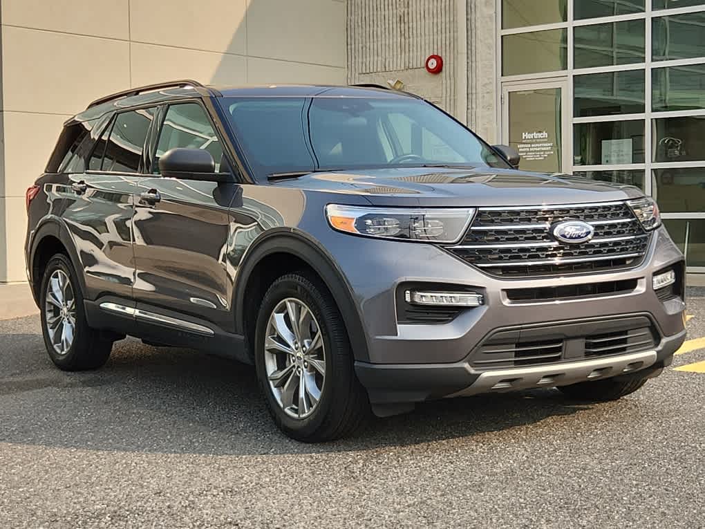 2023 Ford Explorer XLT photo 2
