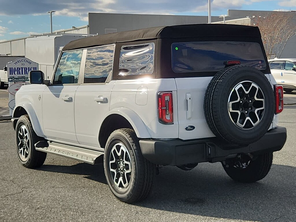 New 2025 Ford Bronco Outer Banks 4x4