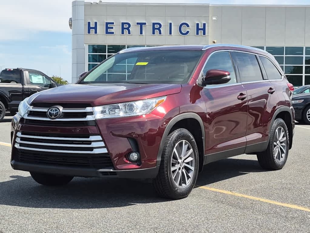 Used 2019 Toyota Highlander XLE V6 SUV