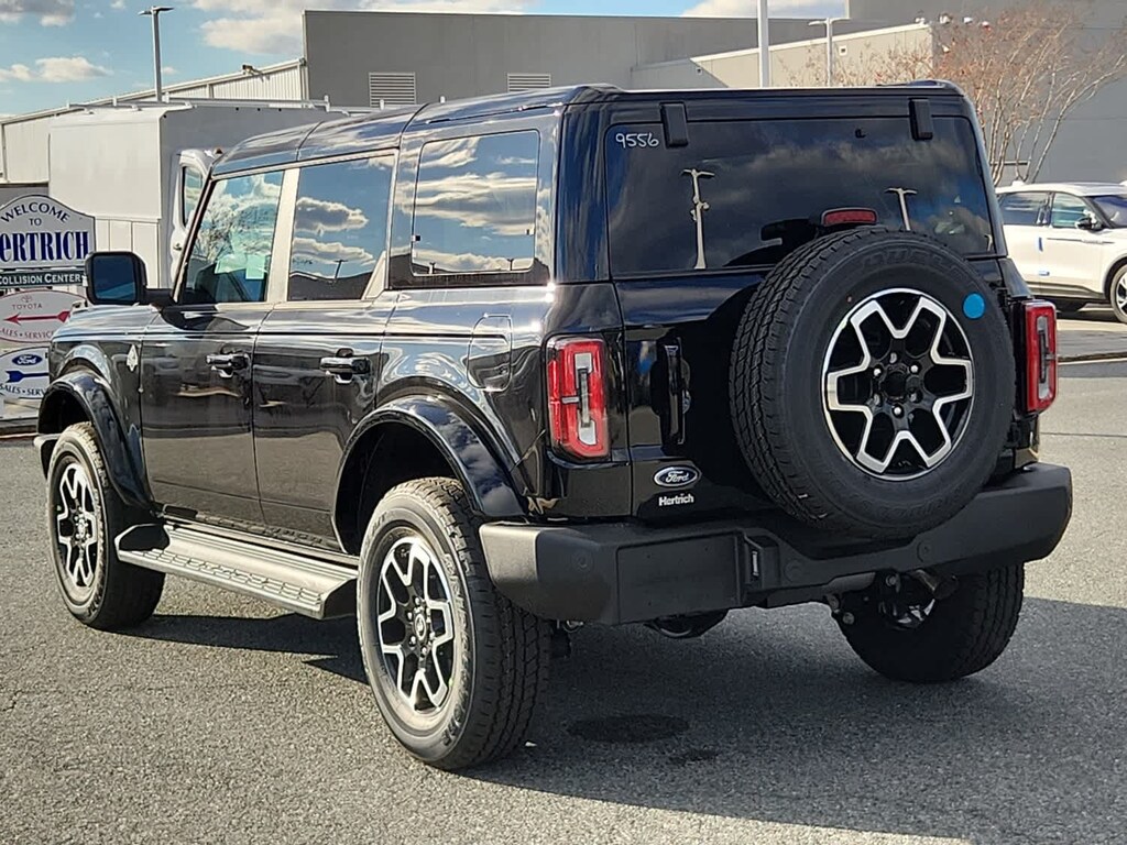 New 2025 Ford Bronco Outer Banks 4x4