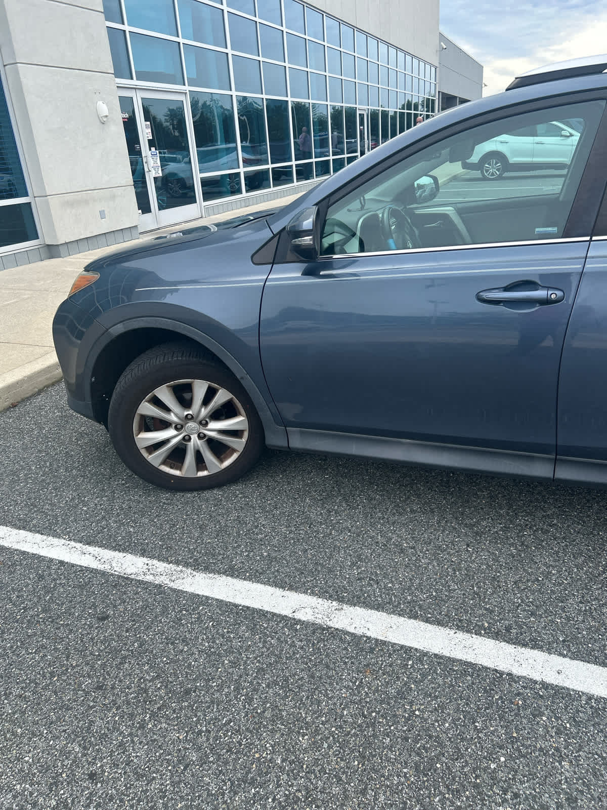 2014 Toyota RAV4 Limited photo 2